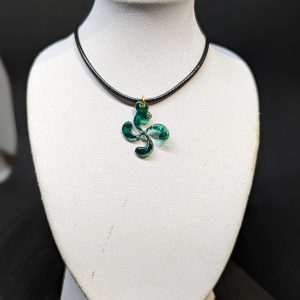 Collier croix Basque verte